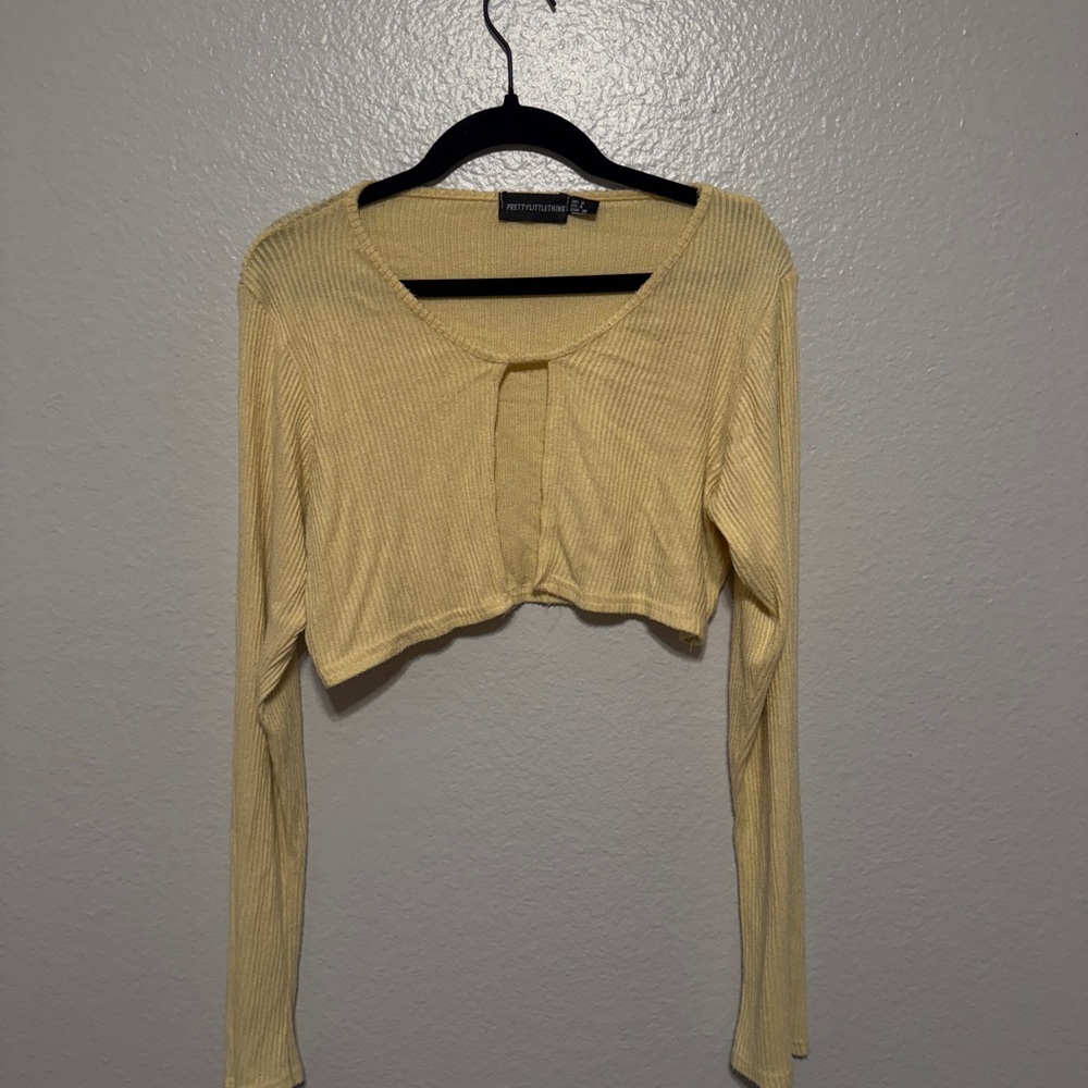 PrettyLittleThing Cream Crop Cut Out Blouse